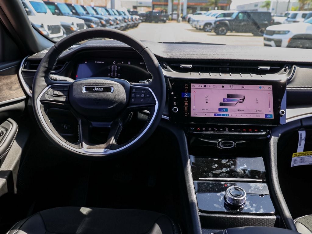2026 Jeep Grand Cherokee Laredo Altitude