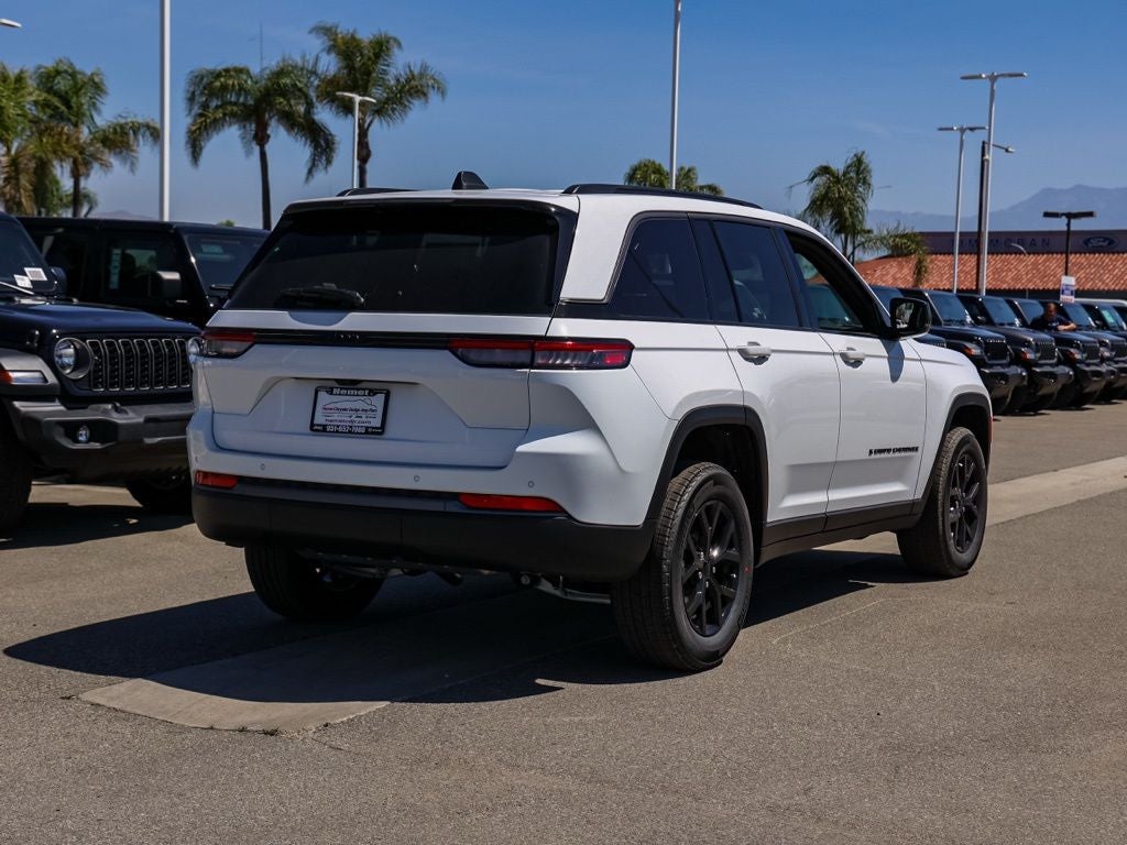 2026 Jeep Grand Cherokee Laredo Altitude