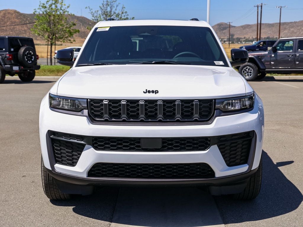 2026 Jeep Grand Cherokee Laredo Altitude