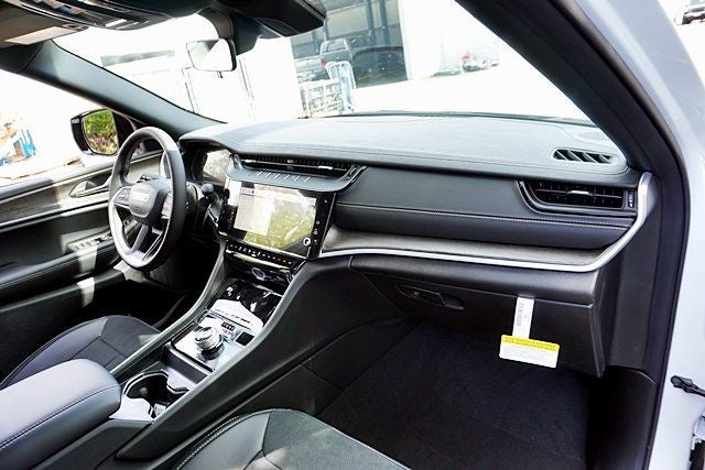 2026 Jeep Grand Cherokee Altitude