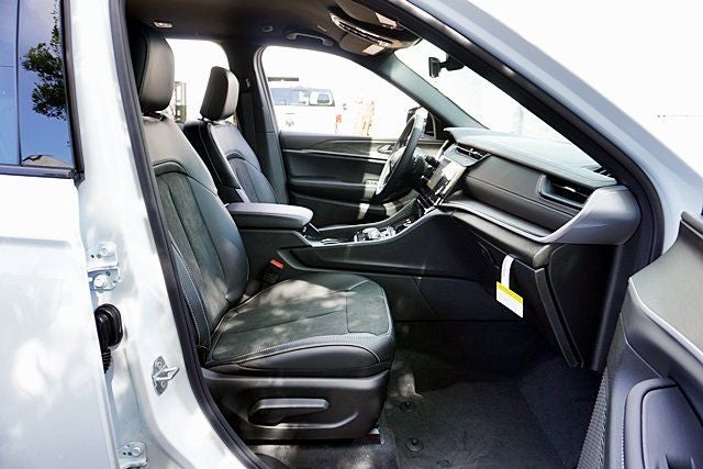 2026 Jeep Grand Cherokee Altitude