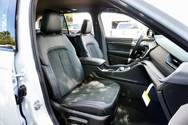 2026 Jeep Grand Cherokee Altitude