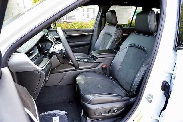 2026 Jeep Grand Cherokee Altitude