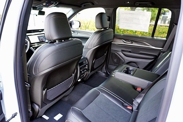 2026 Jeep Grand Cherokee Altitude