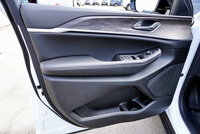 2026 Jeep Grand Cherokee Altitude
