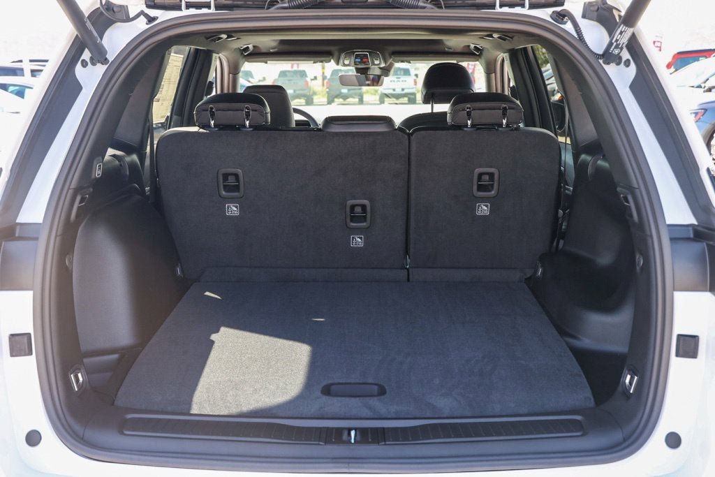2027 Jeep Grand Cherokee Laredo Altitude