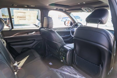 2027 Jeep Grand Cherokee Laredo Altitude
