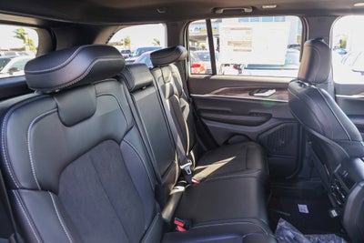 2027 Jeep Grand Cherokee Laredo Altitude