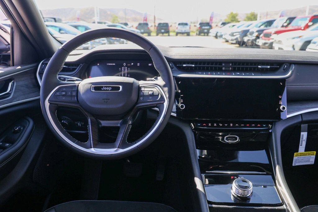 2027 Jeep Grand Cherokee Laredo Altitude