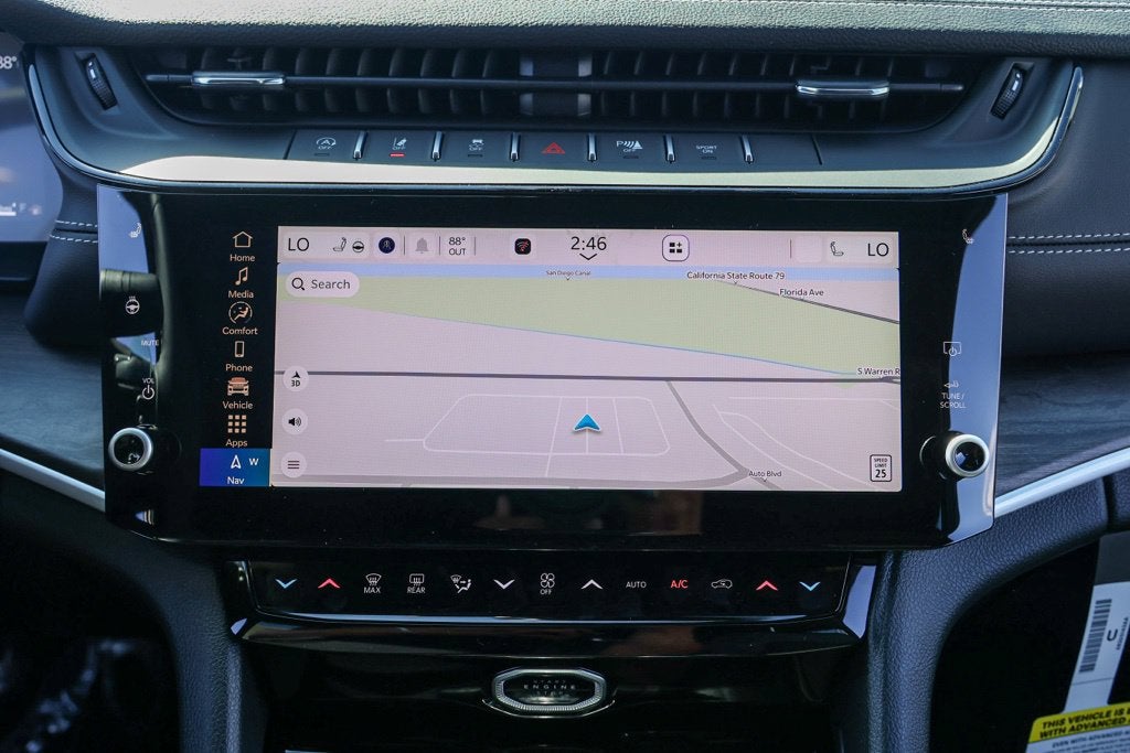 2027 Jeep Grand Cherokee Laredo Altitude