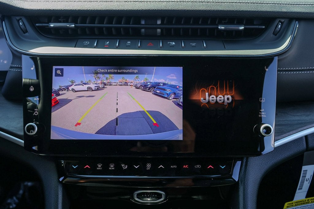 2027 Jeep Grand Cherokee Laredo Altitude