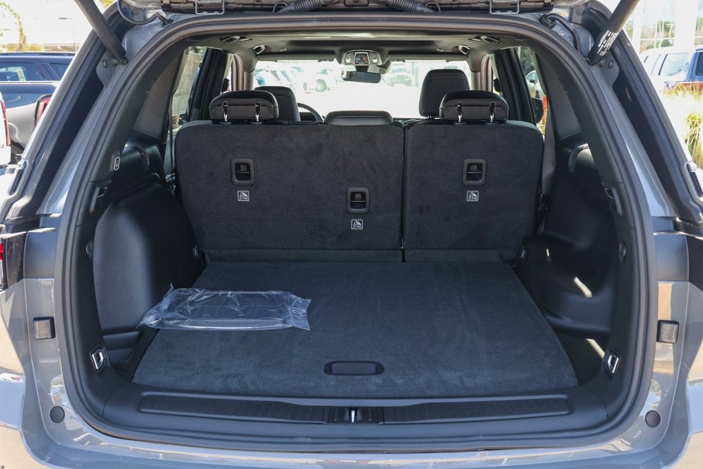 2027 Jeep Grand Cherokee Laredo Altitude