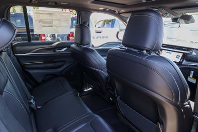 2027 Jeep Grand Cherokee Laredo Altitude