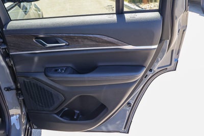2027 Jeep Grand Cherokee Laredo Altitude