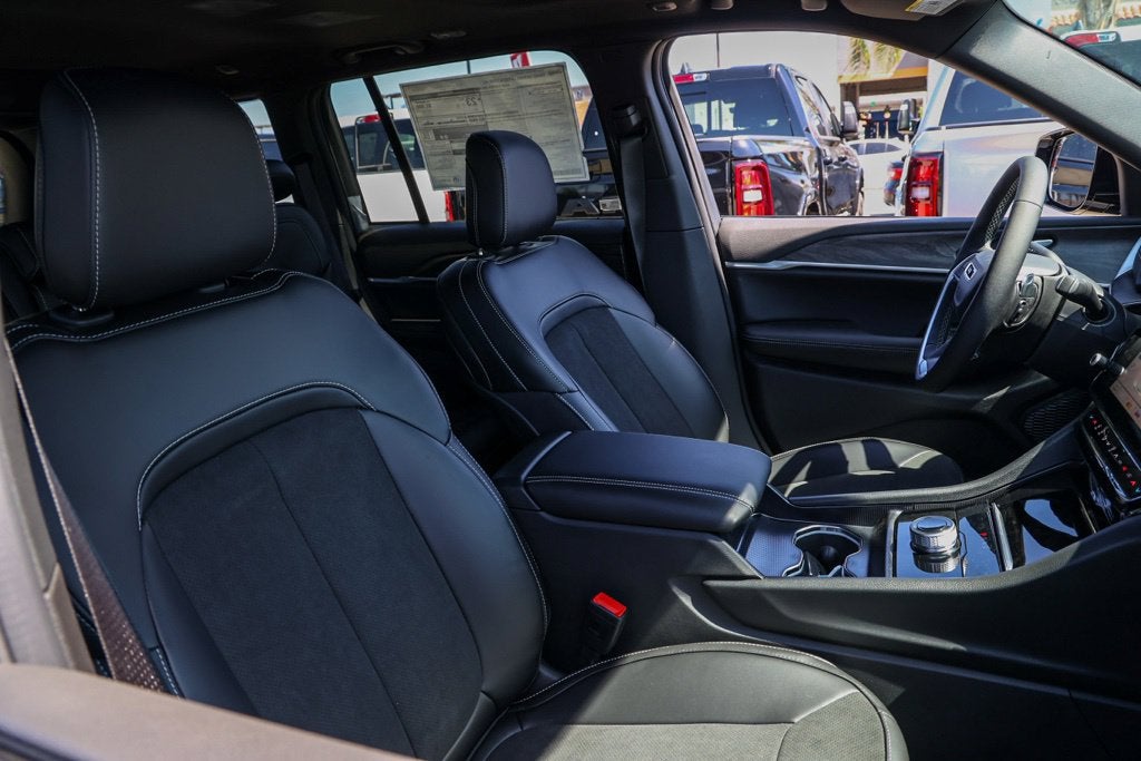 2027 Jeep Grand Cherokee Laredo Altitude