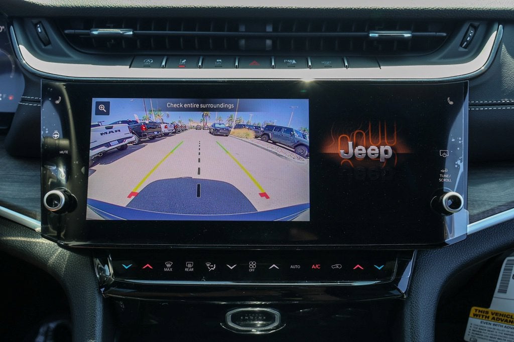 2027 Jeep Grand Cherokee Laredo Altitude