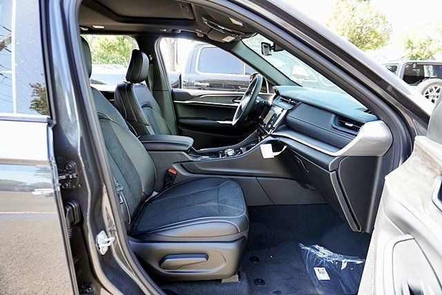 2026 Jeep Grand Cherokee Altitude