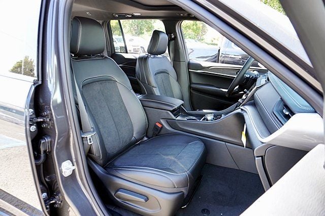 2026 Jeep Grand Cherokee Altitude