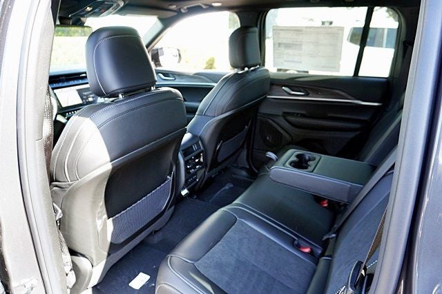 2026 Jeep Grand Cherokee Altitude