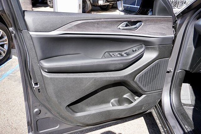 2026 Jeep Grand Cherokee Altitude