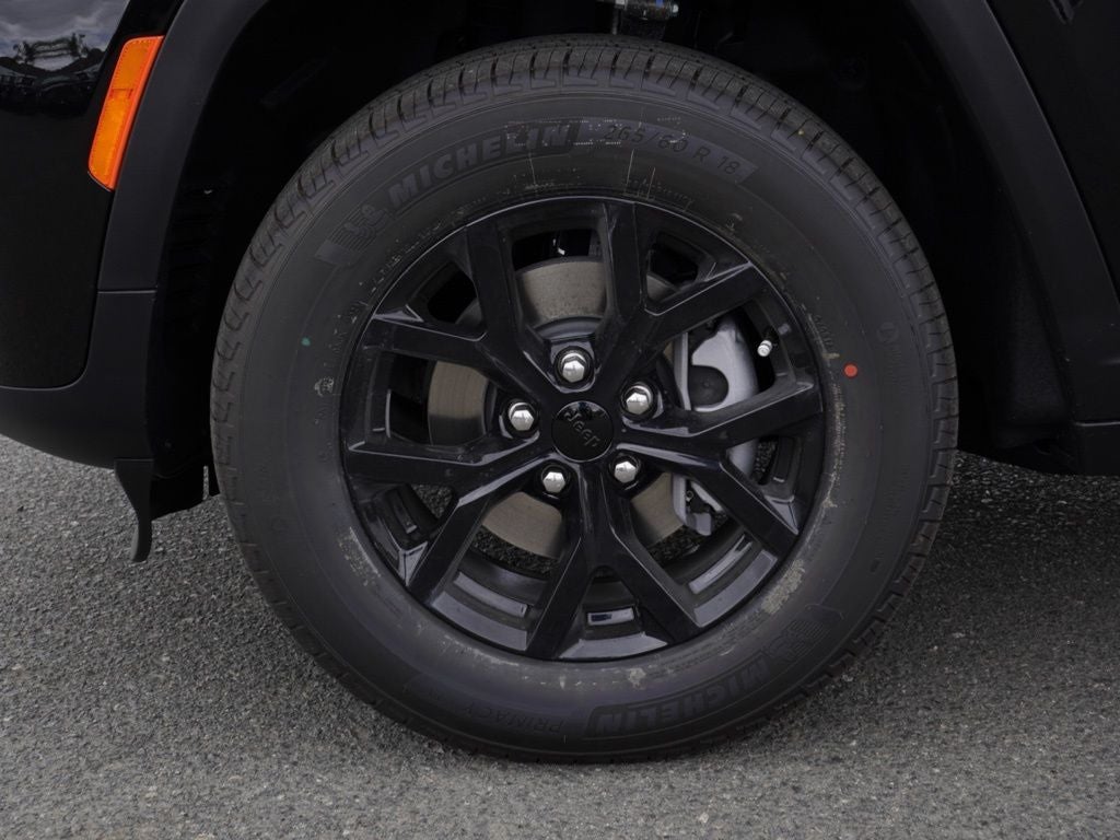 2026 Jeep Grand Cherokee Laredo Altitude