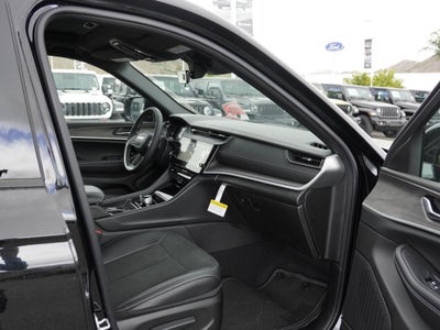 2026 Jeep Grand Cherokee Laredo Altitude