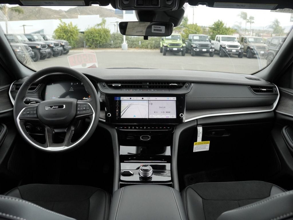 2026 Jeep Grand Cherokee Laredo Altitude