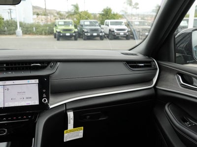 2026 Jeep Grand Cherokee Laredo Altitude