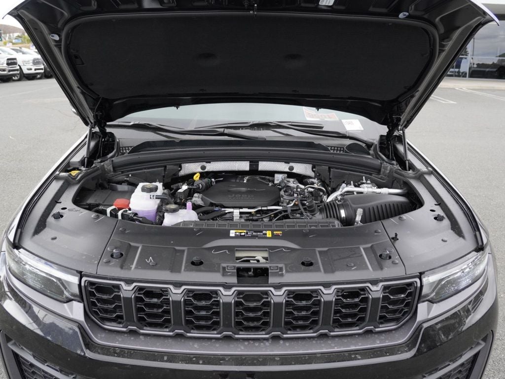 2026 Jeep Grand Cherokee Laredo Altitude