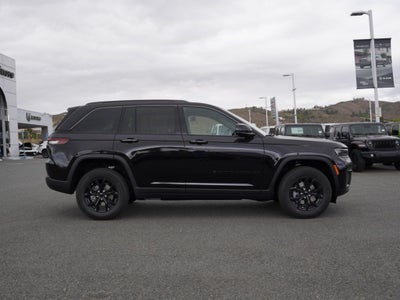 2026 Jeep Grand Cherokee Laredo Altitude