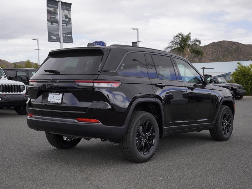 2026 Jeep Grand Cherokee Laredo Altitude