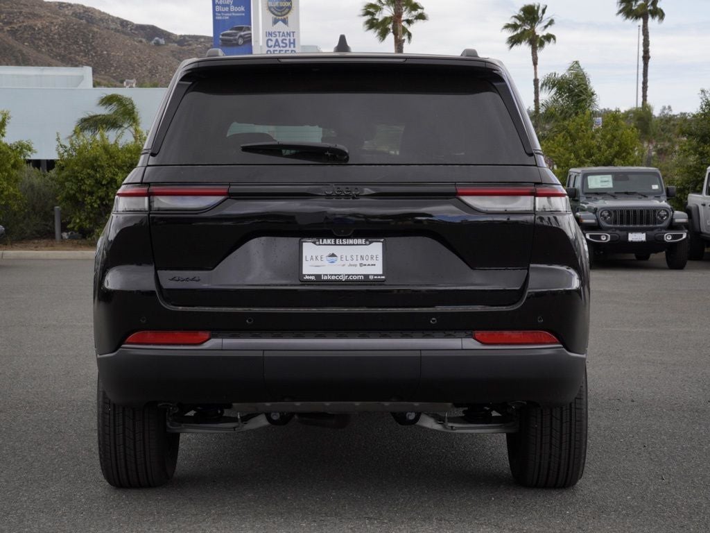 2026 Jeep Grand Cherokee Laredo Altitude
