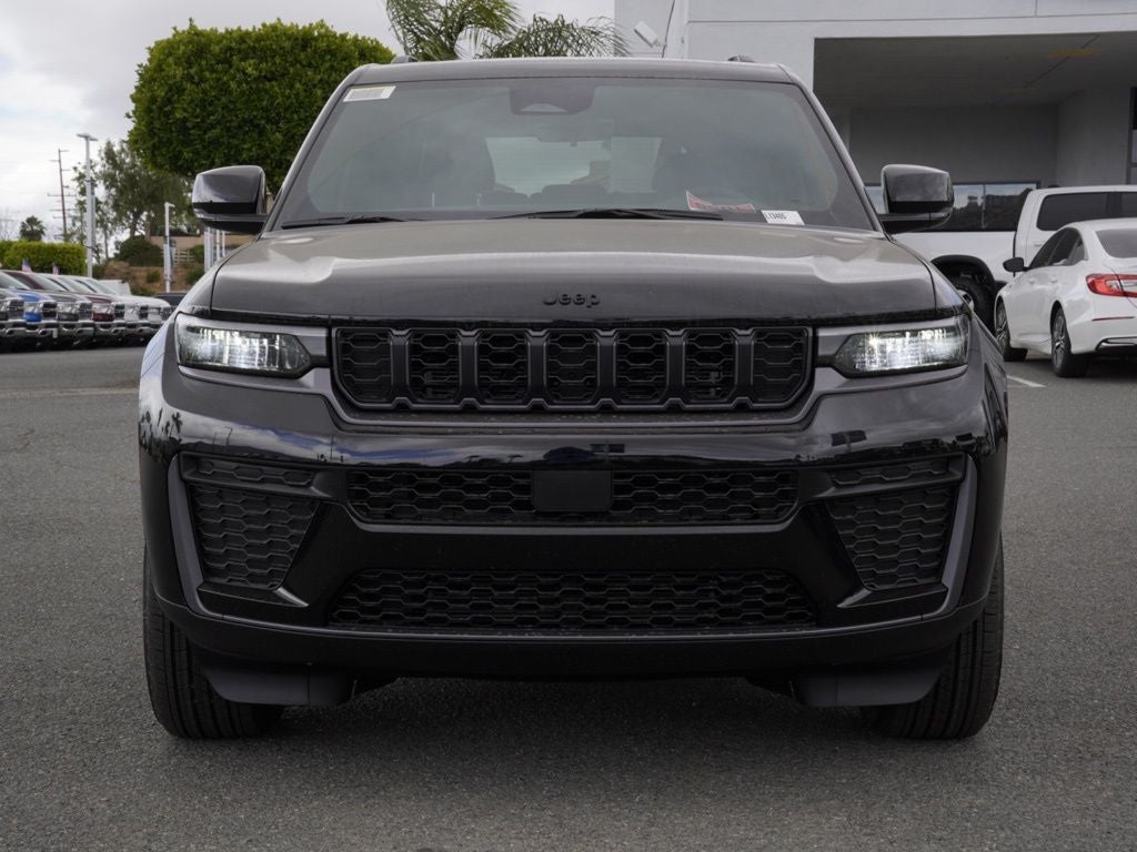 2026 Jeep Grand Cherokee Laredo Altitude