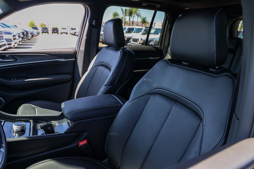 2027 Jeep Grand Cherokee Limited Reserve