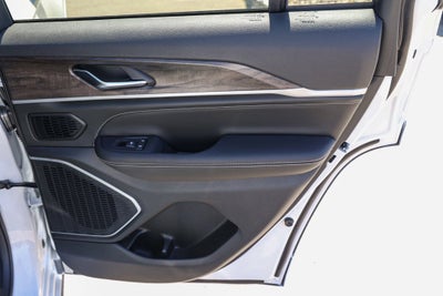 2027 Jeep Grand Cherokee Limited Reserve