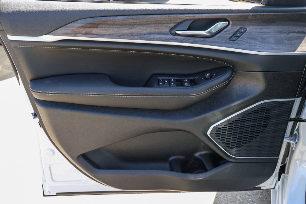 2027 Jeep Grand Cherokee Limited Reserve