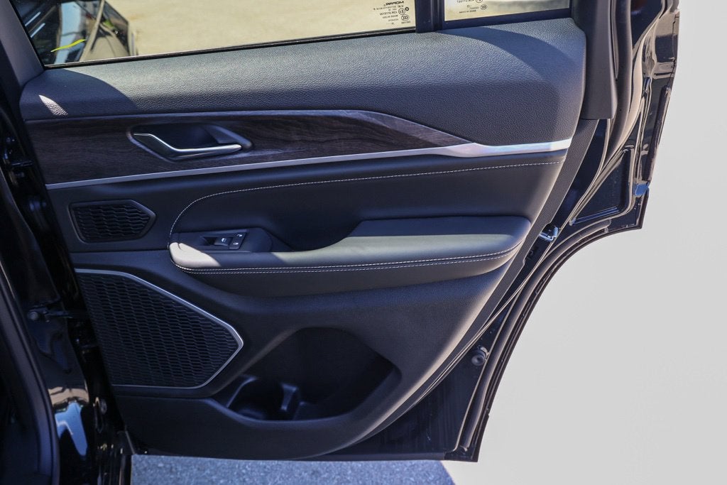 2027 Jeep Grand Cherokee Limited Reserve