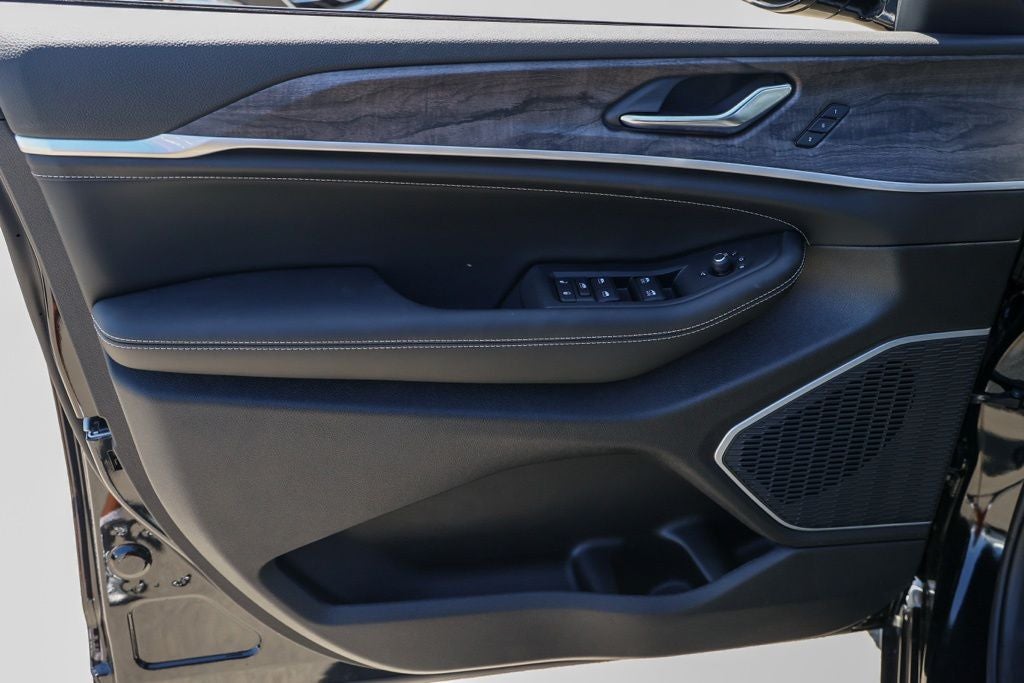 2027 Jeep Grand Cherokee Limited Reserve
