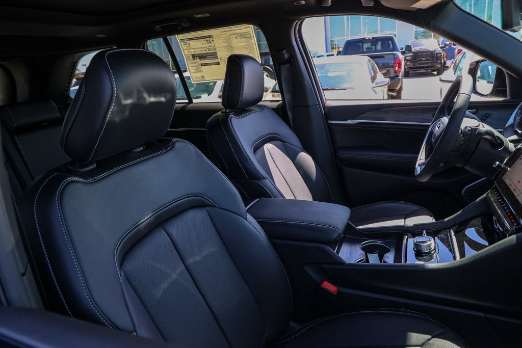2027 Jeep Grand Cherokee Limited Reserve