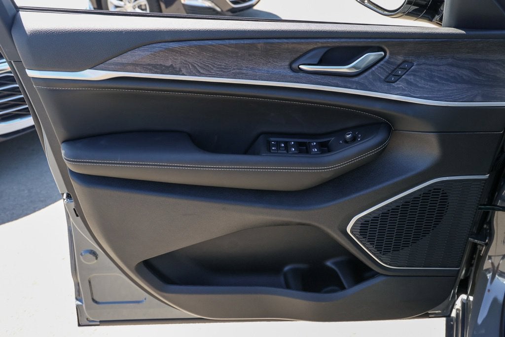 2027 Jeep Grand Cherokee Limited Reserve
