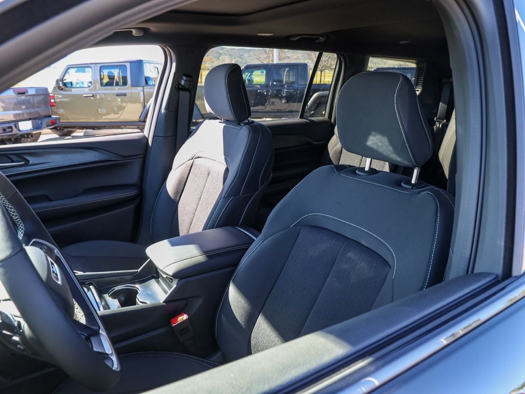 2026 Jeep Grand Cherokee L Laredo