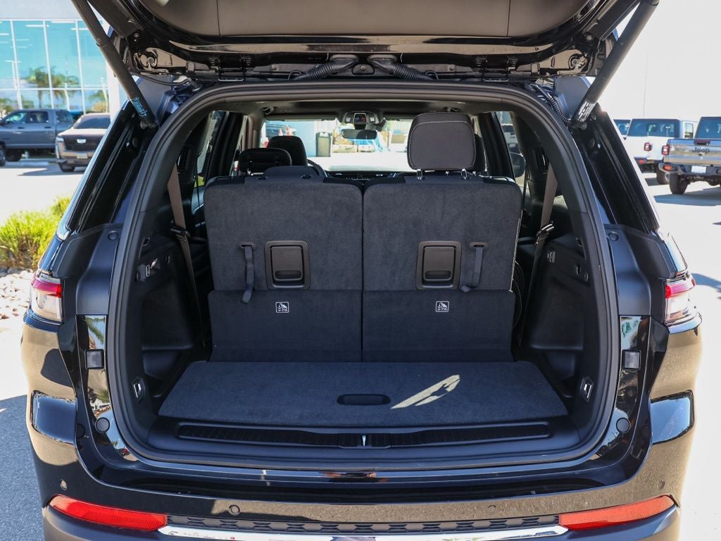 2026 Jeep Grand Cherokee L Laredo