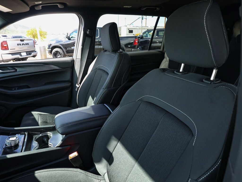 2026 Jeep Grand Cherokee L Laredo