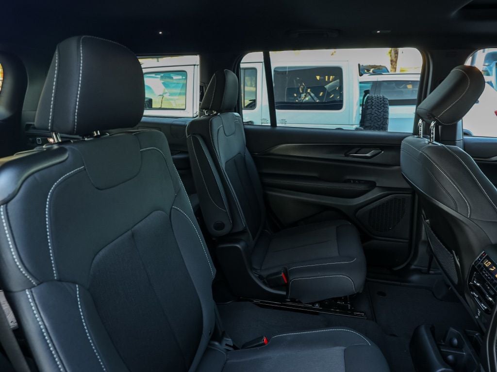 2026 Jeep Grand Cherokee L Laredo