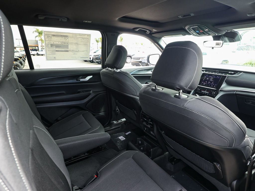 2026 Jeep Grand Cherokee L Laredo