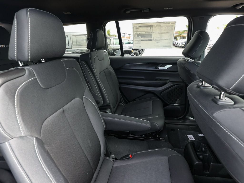 2026 Jeep Grand Cherokee L Laredo