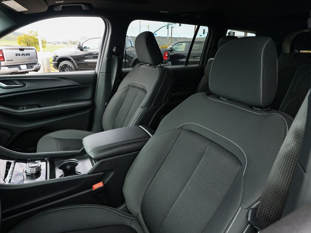 2026 Jeep Grand Cherokee L Laredo