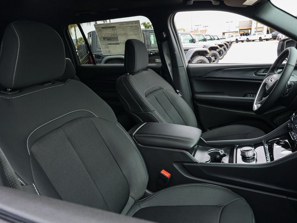 2026 Jeep Grand Cherokee L Laredo