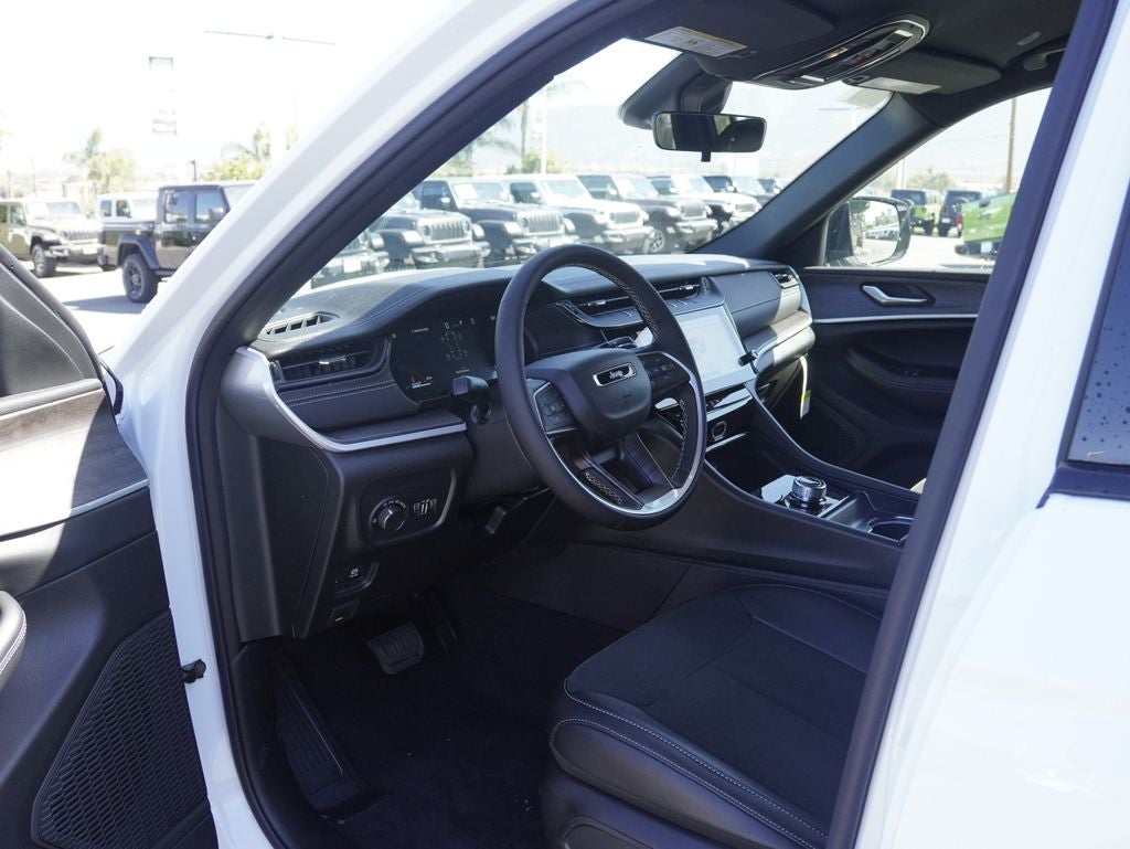 2026 Jeep Grand Cherokee L Laredo