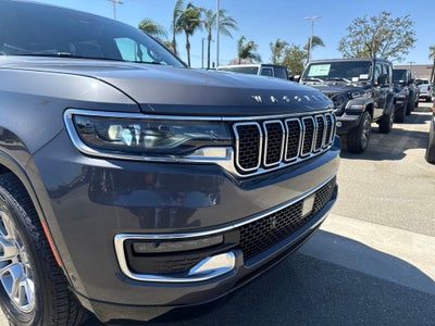 2023 Jeep Wagoneer Base